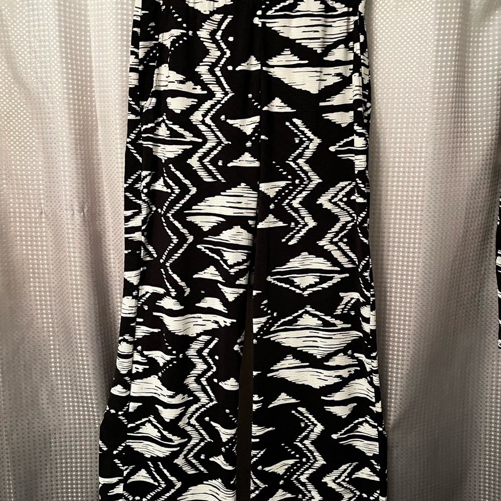 Chico's Travelers Black & White Patterned Wide-Leg Jumpsuit Pants